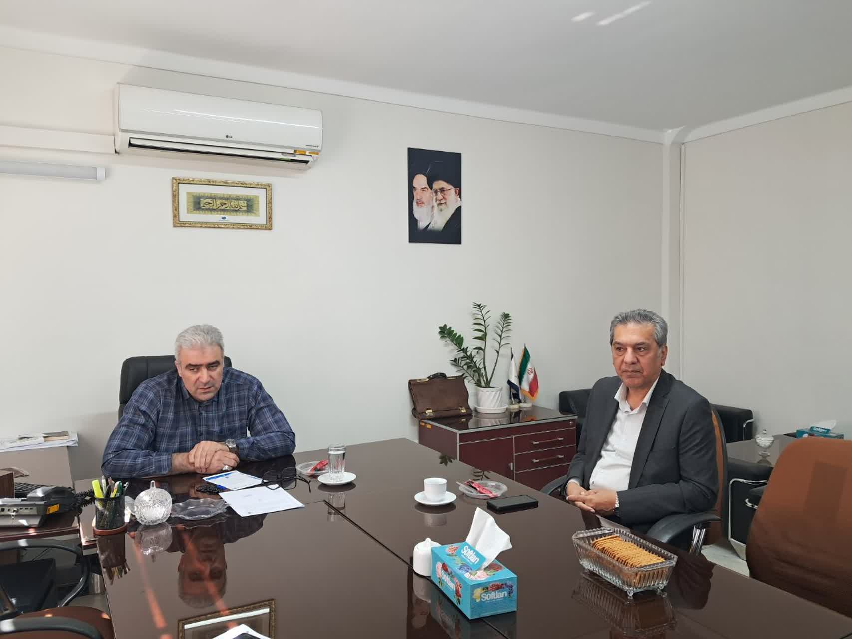 دیدار مهندس صفدری مدیرعامل شرکت مروارید سازان قزوین با دکتر عباس قربانی مدیر آزمایشگاه فنی و مکانیک خاک استان قزوین